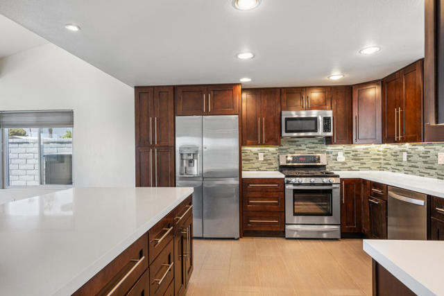 43135 Tennessee Avenue, Palm Desert CA: https://media.crmls.org/mediaz/5d7e6424-a04a-4dff-a611-3ed07b16258b.jpg