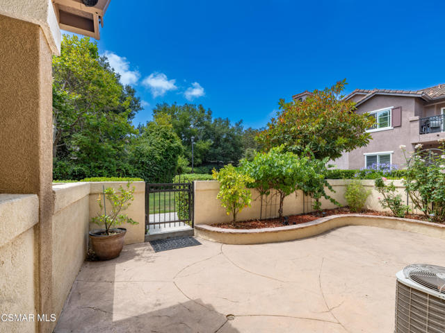 1368 Ashton Park Lane, Newbury Park CA: https://media.crmls.org/mediaz/5d7e8a6b-47dd-40bd-bbb4-fd954acf236b.jpg