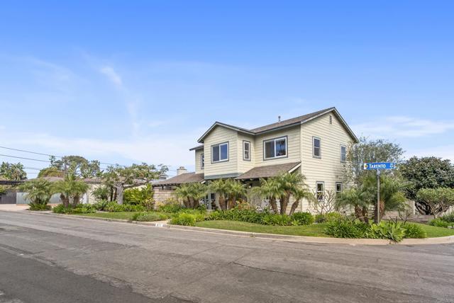 Detail Gallery Image 6 of 42 For 871 Tarento Dr, San Diego,  CA 92106 - 4 Beds | 3 Baths