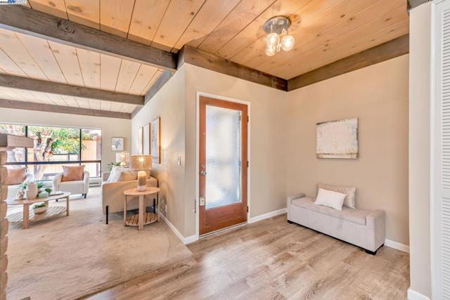 39090 Presidio Way, Fremont CA: https://media.crmls.org/mediaz/5d7fa6e0-93ff-46c2-9976-8b536e93bc45.jpg