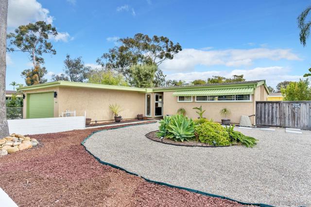 3031 Larkin Pl, San Diego CA: https://media.crmls.org/mediaz/5d7fcd54-e4c3-44ef-8e59-fddca434a461.jpg