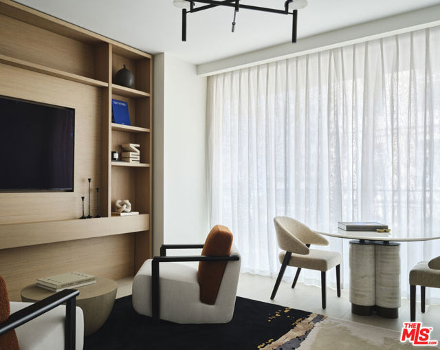 9200 Wilshire Blvd, Beverly Hills CA: https://media.crmls.org/mediaz/5d7fe225-4fbc-4c2b-b1b4-11288165dc84.jpg
