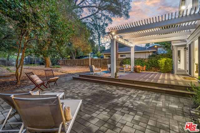 1514 Willow Drive, Topanga CA: https://media.crmls.org/mediaz/5d80d068-94bb-4df5-b001-26dfe8b93e9b.jpg