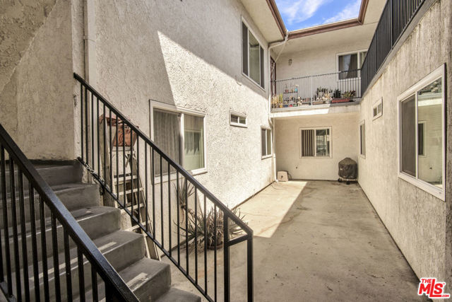 5621 Klump Avenue, North Hollywood CA: https://media.crmls.org/mediaz/5d81255f-c352-451b-adca-2a3c10c30974.jpg