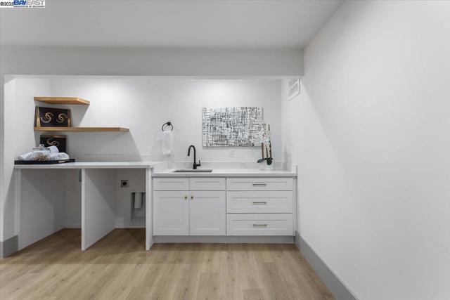 689 Santa Ray Ave, Oakland CA: https://media.crmls.org/mediaz/5d816b77-6f54-4bd3-ae05-e1f923cede5b.jpg
