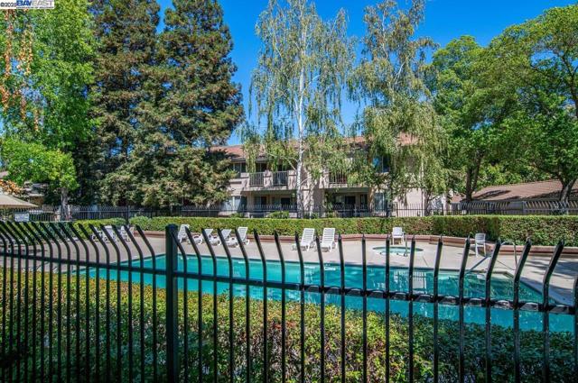 4667 Laurie Cmn, Livermore CA: https://media.crmls.org/mediaz/5d81ebde-8bf4-4ae8-b982-0e7c25f9631a.jpg