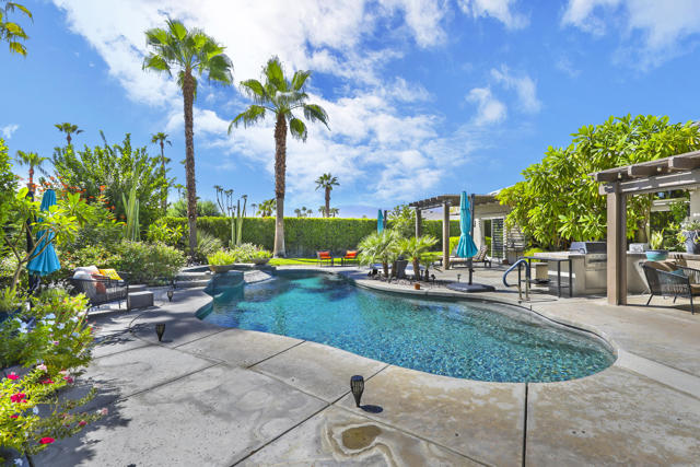 58 Sutton Place E, Palm Desert, CA 92211