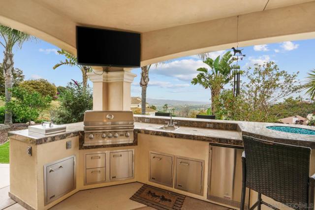 2224 Dos Lomas, Fallbrook CA: https://media.crmls.org/mediaz/5d8415b8-41f6-4542-9420-3f35439bfcb4.jpg