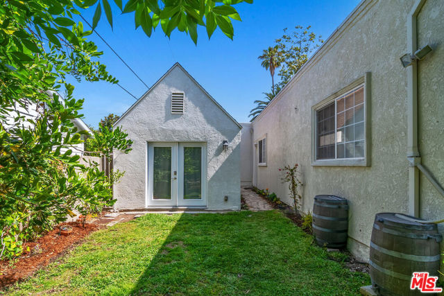1710 Santa Paula Place, Glendale CA: https://media.crmls.org/mediaz/5d842423-a2d7-4c53-baae-4889149f9974.jpg