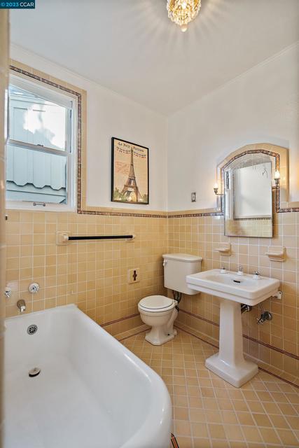 Image 34 of 58 For 2420 Tice Valley Boulevard