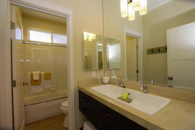 2537 Carriagedale Row, La Jolla CA: https://media.crmls.org/mediaz/5d852288-153d-48ee-98c6-ce6662726677.jpg