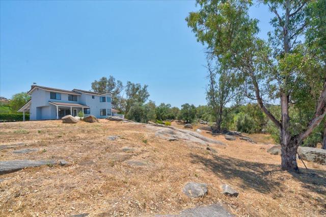 18434 Ramona View Drive, Ramona CA: https://media.crmls.org/mediaz/5d857b22-6791-4a69-b1d7-24474426daca.jpg