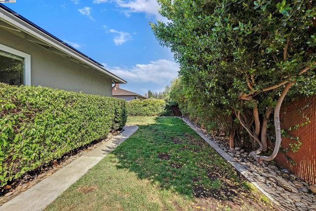 5135 Charlotte Way, Livermore CA: https://media.crmls.org/mediaz/5d85a7e3-3457-4c9e-ab08-d7bb1dacece6.jpg