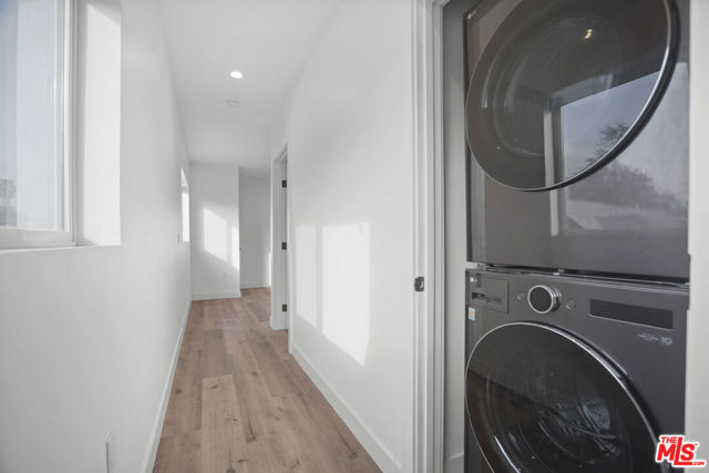 2808 S Cloverdale Avenue, Los Angeles CA: https://media.crmls.org/mediaz/5d85f3d7-a31e-4323-942c-9f45eff2190b.jpg