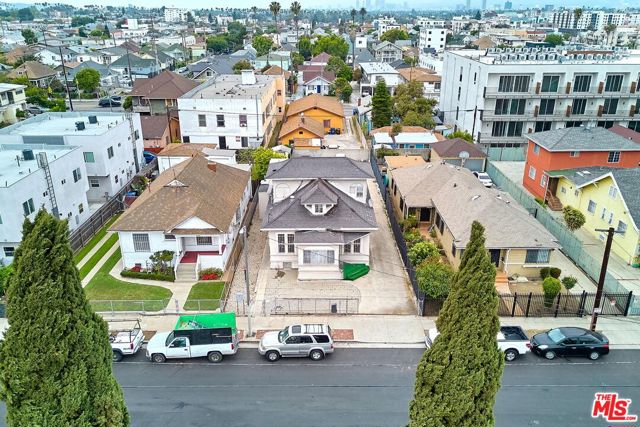 1147 S Mariposa Avenue, Los Angeles CA: https://media.crmls.org/mediaz/5d868dcf-6eed-4b5a-acfc-9d339eca2538.jpg