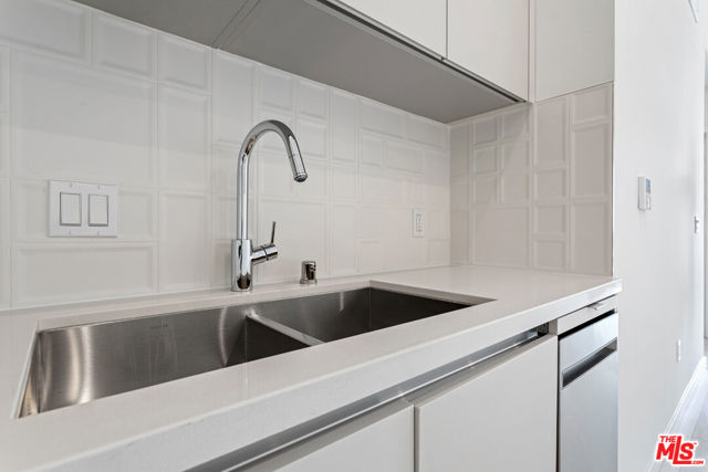 1650 Sawtelle Boulevard, Los Angeles CA: https://media.crmls.org/mediaz/5d86aecd-6494-40f2-8a10-3e0a30cd7203.jpg