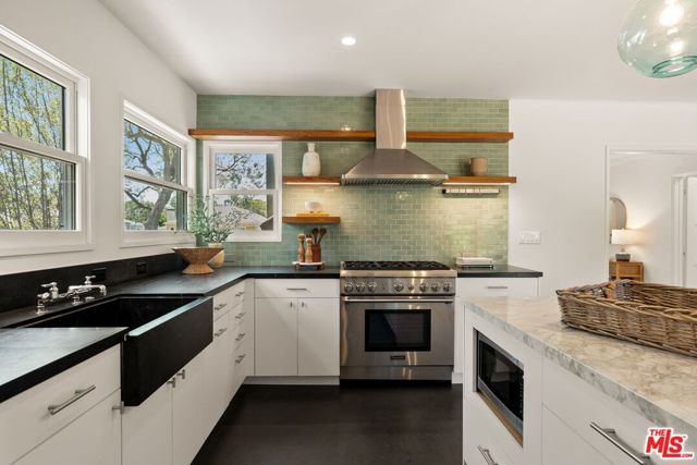 4148 Mentone Avenue, Culver City CA: https://media.crmls.org/mediaz/5d871676-a405-42cd-abf6-f3ee043e67b2.jpg