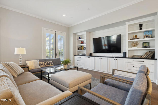 4111 Adriatic Street, Oxnard CA: https://media.crmls.org/mediaz/5d8746fe-a6ca-4e3c-ad81-c8efe6ed2b5d.jpg