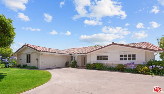 6236 Trancas Canyon Road, Malibu CA: https://media.crmls.org/mediaz/5d87bb75-7e13-4840-9d98-c54e7456c98e.jpg