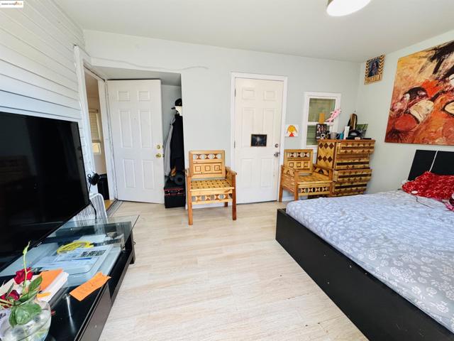 1344 64Th Ave, Oakland CA: https://media.crmls.org/mediaz/5d87cd4e-ae56-44d5-88ee-ccb19b7ce92e.jpg