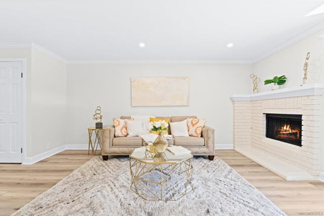 8870 Villa La Jolla Dr, La Jolla CA: https://media.crmls.org/mediaz/5d87e147-3f99-4e3d-8207-aaebefd1a057.jpg