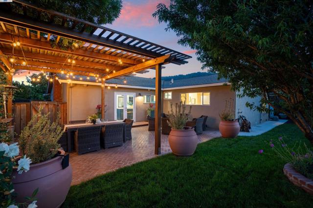 3644 Ashwood Drive, Pleasanton CA: https://media.crmls.org/mediaz/5d87f640-c50f-4bbc-995f-7e6fa6f5d68d.jpg