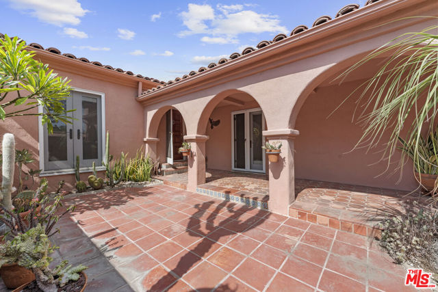 931 S Ogden Drive, Los Angeles CA: https://media.crmls.org/mediaz/5d8809e5-2c1e-4259-8cd6-d5fb704f5b64.jpg