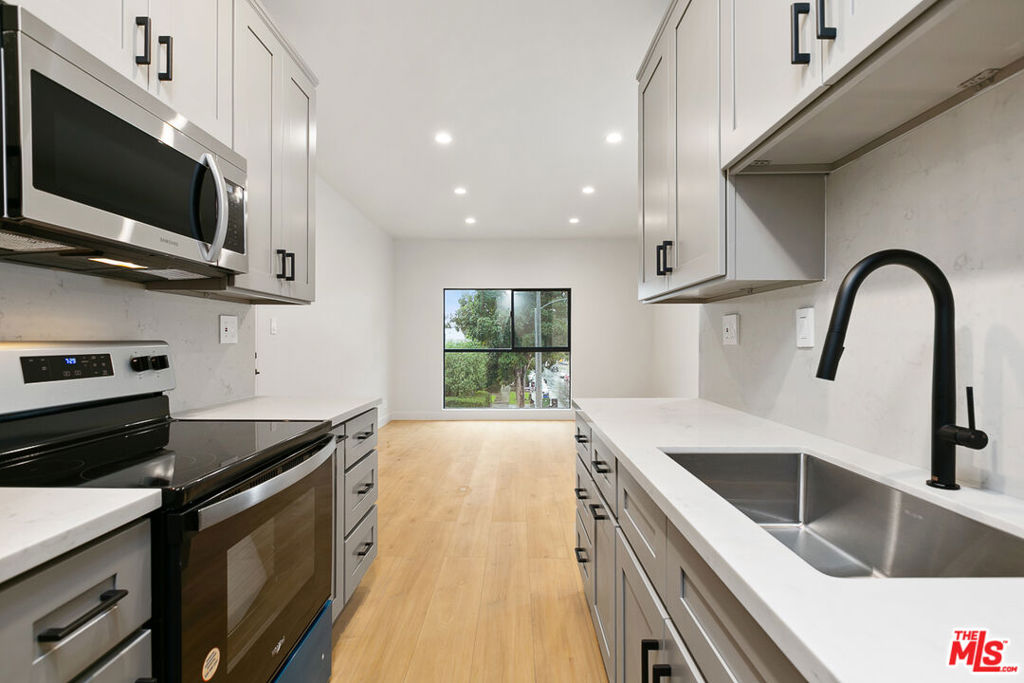 7229 Willoughby Avenue #17