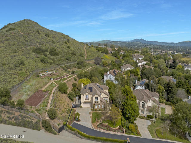 331 Briar Bluff Circle, Thousand Oaks CA: https://media.crmls.org/mediaz/5d8878da-3991-4c09-8f7f-b7d2b5556f9e.jpg