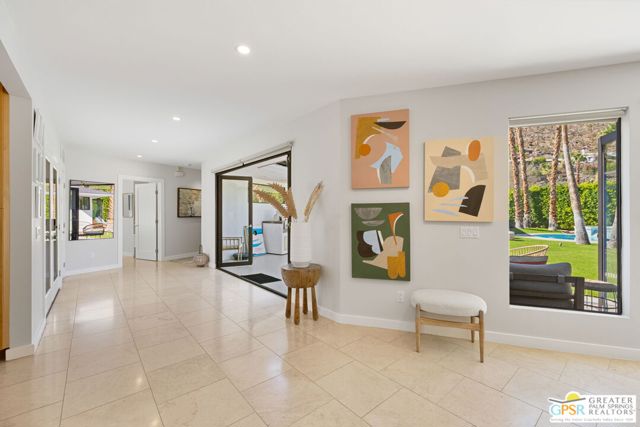 290 W Lilliana Drive, Palm Springs CA: https://media.crmls.org/mediaz/5d88b888-bf89-47b3-b3ac-6613d3e89840.jpg