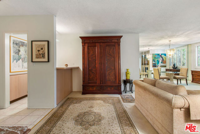 927 North KINGS Road, 112 photo 8