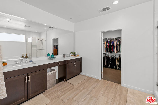 18113 Tableau Way, Santa Clarita CA: https://media.crmls.org/mediaz/5d88dc39-77fe-4e90-ad0f-b19910066e68.jpg