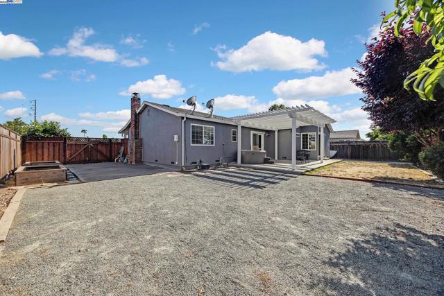 394 Encino, Livermore CA: https://media.crmls.org/mediaz/5d893528-ff61-4a58-ae0d-ed98fc6dc482.jpg