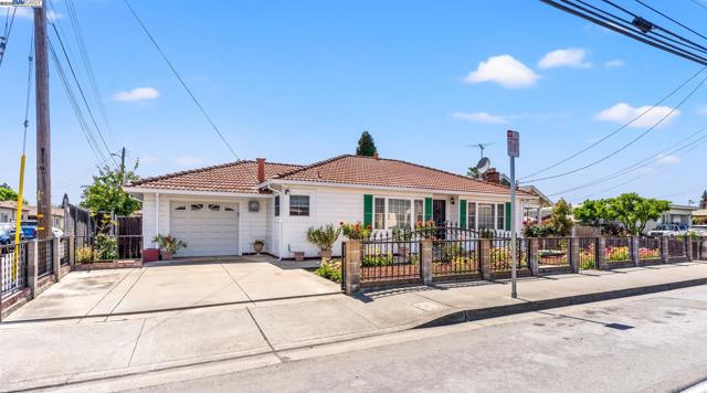 18289 Meekland Ave, Hayward CA: https://media.crmls.org/mediaz/5d894b44-5bbc-48cc-85c7-384d9d198a9f.jpg