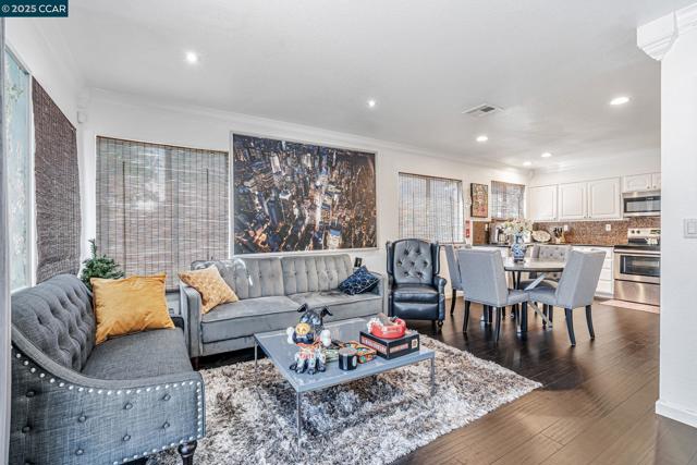 5103 Pioneer Way, Antioch CA: https://media.crmls.org/mediaz/5d89622a-abc6-4967-a85f-ac09b6b66974.jpg