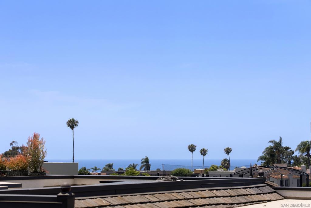 https://media.crmls.org/mediaz/5d89a44f-ff2d-4b31-a0f0-6e1f4620a2be.jpg?preset=X-Large