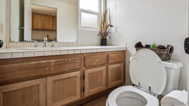 27468 Rosebay Ct, Temecula CA: https://media.crmls.org/mediaz/5d89dd1f-8254-4a65-8e1c-590314899ef4.jpg