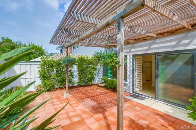 8037 Caminito Mallorca, La Jolla CA: https://media.crmls.org/mediaz/5d8a31dc-0d67-40bc-95ec-f063a9c6e868.jpg