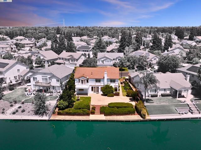 3940 Pine Lake Cir, Stockton CA: https://media.crmls.org/mediaz/5d8a7d0b-90cd-4d97-8674-ac9a13ab8a75.jpg