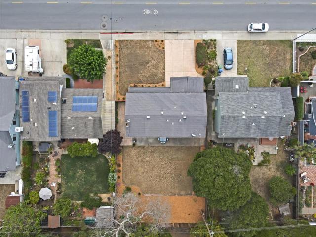 621 Monterey Avenue, Capitola CA: https://media.crmls.org/mediaz/5d8aef22-7e35-427f-94d9-16b5009770dc.jpg