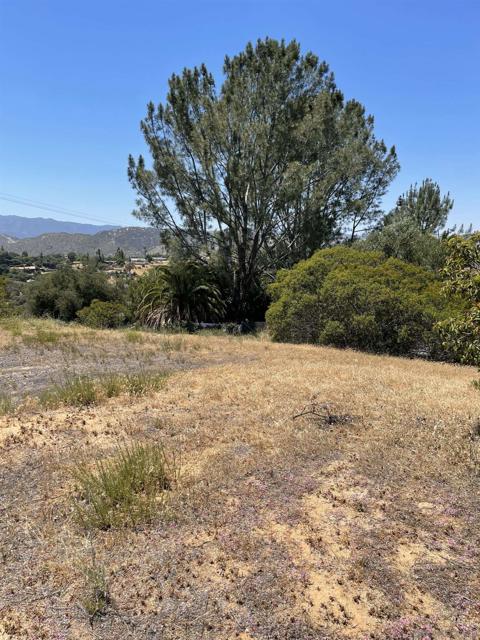 0 Knoll Park Ln, Fallbrook CA: https://media.crmls.org/mediaz/5d8b284b-73bf-48a4-99d2-0adb8479b687.jpg