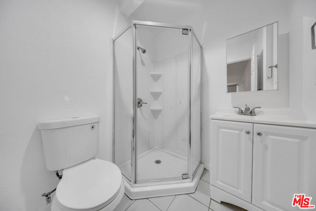 1286 W 39th Place, Los Angeles CA: https://media.crmls.org/mediaz/5d8b2aa5-96b3-40c2-a1c3-fa222e24260a.jpg
