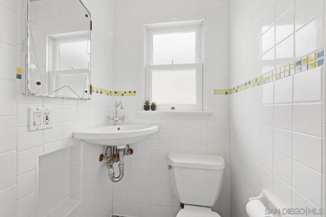 3322 Dumas St, San Diego CA: https://media.crmls.org/mediaz/5d8b3a50-c9c9-4f22-8adc-1ef5b12e71ad.jpg