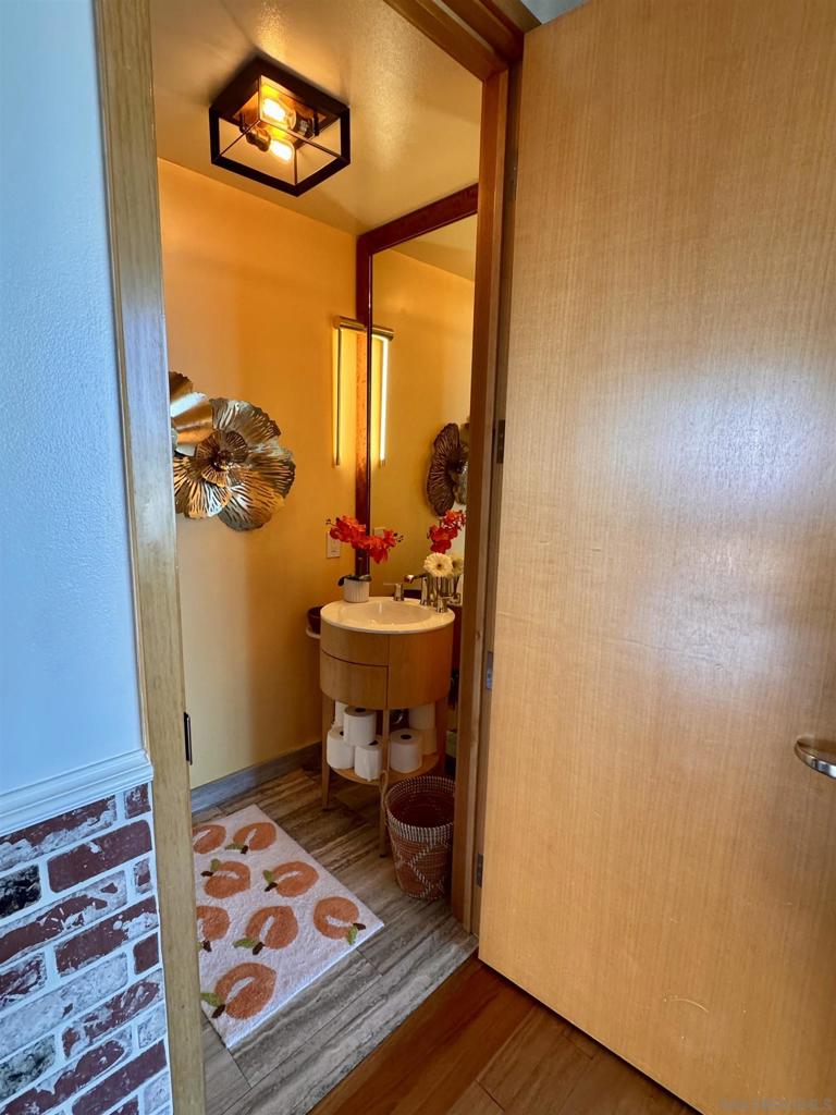 MLS #250036609SD img 17