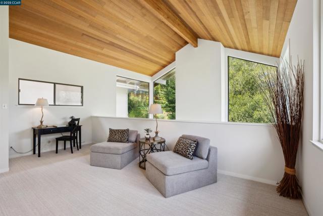 35 Tiger Tail Court, Orinda CA: https://media.crmls.org/mediaz/5d8c0bc7-052f-4bd4-be24-32cee81e260f.jpg