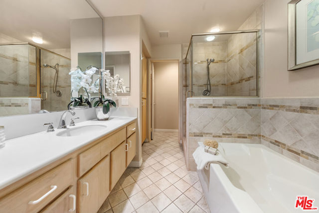 200 Pacific Coast Highway, Huntington Beach CA: https://media.crmls.org/mediaz/5d8d0fc1-2b13-49a1-b040-36291122796a.jpg