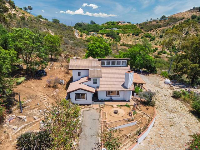 9202 Moon Ridge Road, Fallbrook CA: https://media.crmls.org/mediaz/5d8d1f04-7122-4c0b-8a84-33b4852c1671.jpg