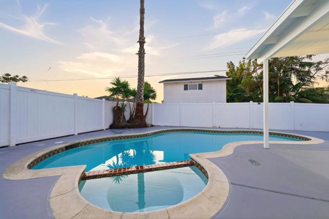 1224 Louden Ln, Imperial Beach CA: https://media.crmls.org/mediaz/5d8d2873-ee63-47e9-a6c9-07dc016700fb.jpg