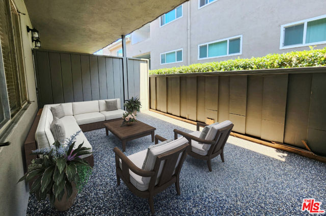 1357 1361 S Beverly Glen Boulevard, Los Angeles CA: https://media.crmls.org/mediaz/5d8d373f-0f1a-4142-b0df-97eacd9de356.jpg