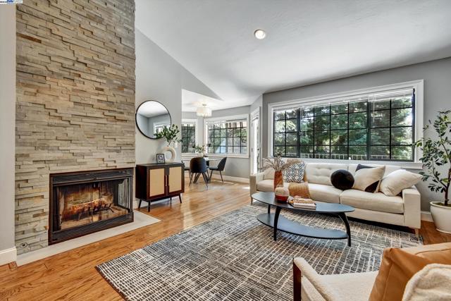 246 Canyon Woods Way, San Ramon CA: https://media.crmls.org/mediaz/5d8d3c91-4d97-4785-af2a-e14512ab20d4.jpg